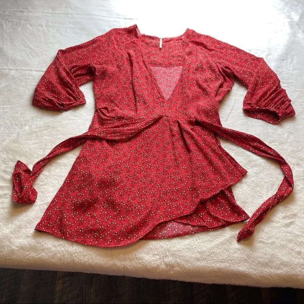 Free People Red Floral 3/4 Sleeve Blouse Size Small